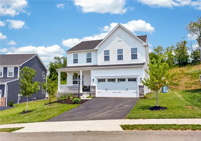 Photo 2 of Single family home for sale at 21 Dana Dr, Findlay Twp, PA 15108 | MLS# 1765053 | Listing updated on 2026-08-02