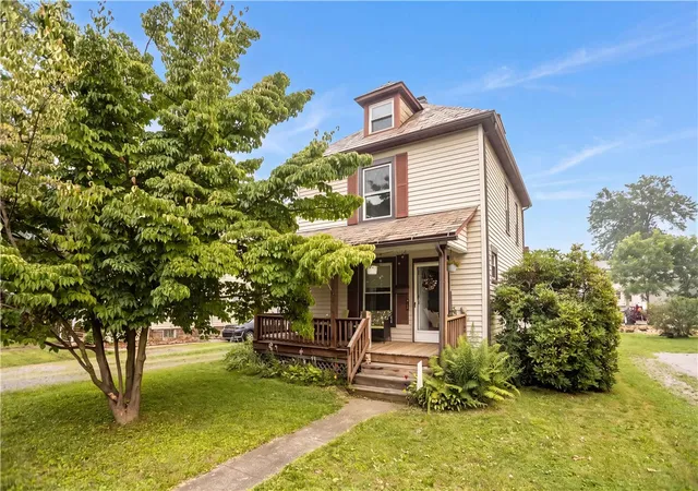 3rd image of 317 Lincoln Avenue, Grove City Boro, PA 16127 | MLS# 1764927