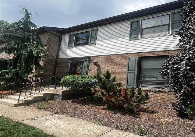 Homes for sale in Murrysville, PA | 204 Rainprint Ln, Murrysville, PA 15668 | MLS# 1764968