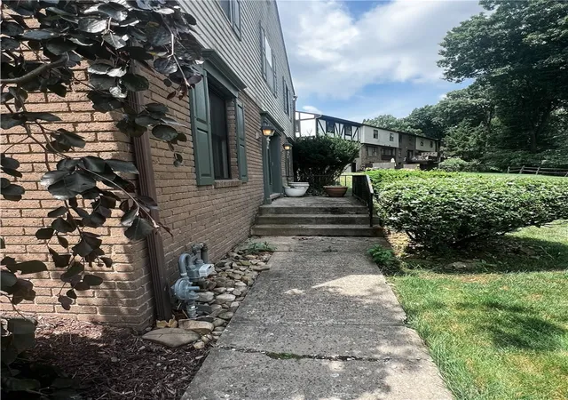 Homes for sale in Murrysville, PA | 204 Rainprint Ln, Murrysville, PA 15668 | MLS# 1764968