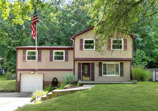 Photo 2 of Single family home for sale at 117 Walnut Dr, Economy, PA 15005 | MLS# 1764966 | Listing updated on 2026-09-01