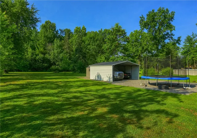 Homes for sale in Neshannock Twp, PA | 4129 Mitchell Rd, Neshannock Twp, PA 16105 | MLS# 1765174