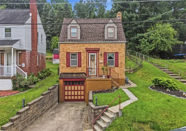 Homes for sale in Brentwood, PA | 223 Outlook St, Brentwood, PA 15227 | MLS# 1765208