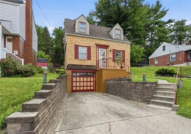 Homes for sale in Brentwood, PA | 223 Outlook St, Brentwood, PA 15227 | MLS# 1765208