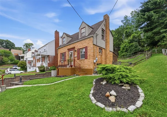 Homes for sale in Brentwood, PA | 223 Outlook St, Brentwood, PA 15227 | MLS# 1765208