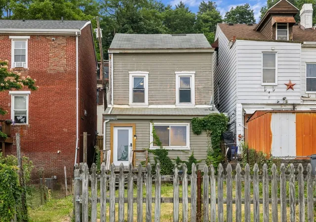 36th image of 2129 Straubs Ln, Troy Hill, PA 15212 | MLS# 1764663