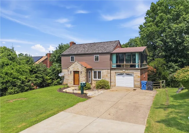 Homes for sale in Scott Twp, PA | 122 Arla Dr, Scott Twp, PA 15220 | MLS# 1764965