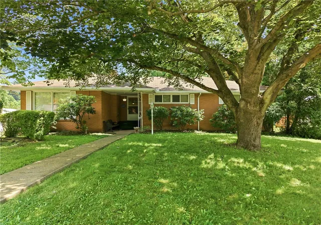 Homes for sale in Hermitage, PA | 1200 East St, Hermitage, PA 16148 | MLS# 1764803