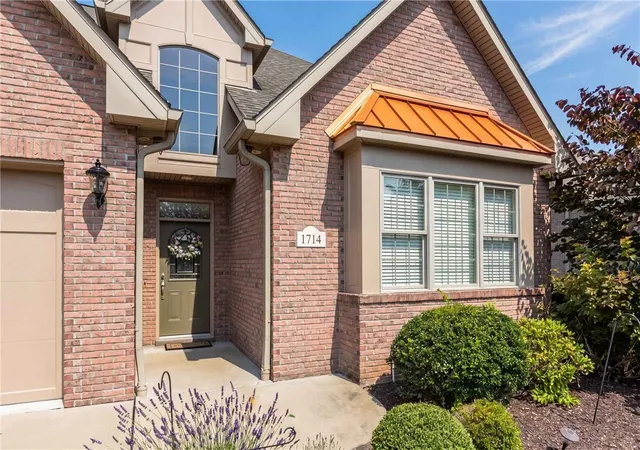 3rd image of 1714 Waterleaf Dr, Sewickley, PA 15143 | MLS# 1764984
