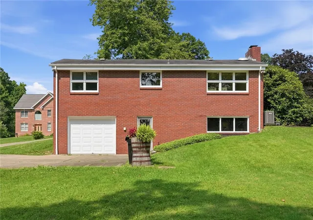 3rd image of 219 Linda Vista Rd, Sewickley, PA 15143 | MLS# 1764877