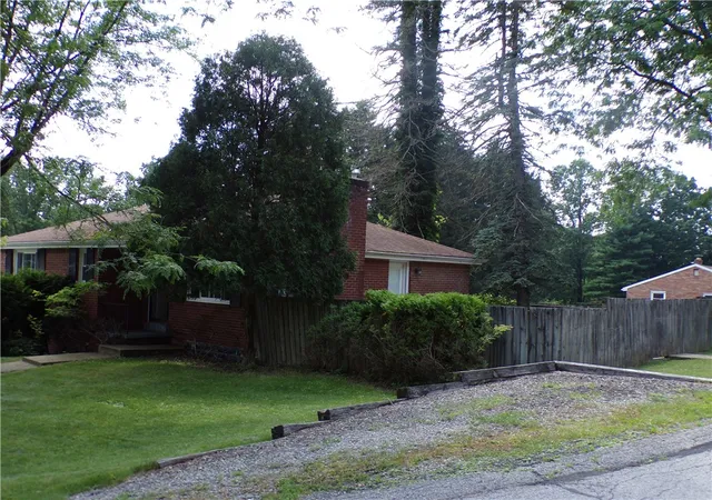 Photo 2 of Single family home for sale at 4721 Tomer Dr, Murrysville, PA 15668 | MLS# 1763917 | Listing updated on 2026-07-26