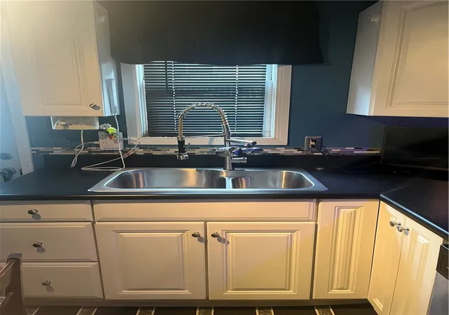 Photo 4 of Single family home for sale at 402 Meek St, Sharon, PA 16146 | MLS# 1765247 | Listing updated on 2026-08-05
