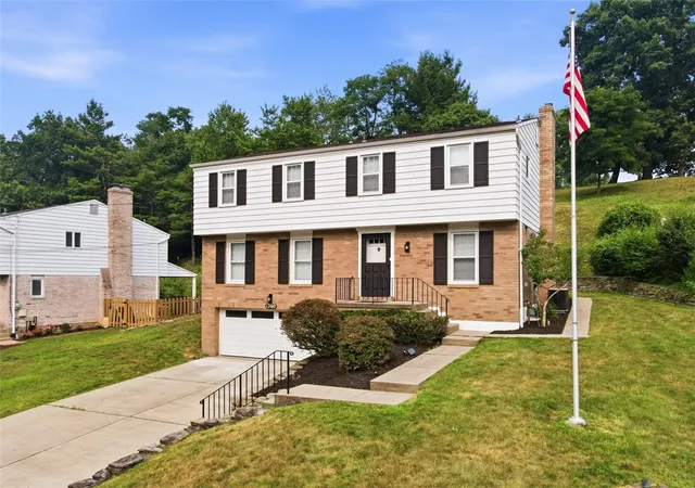 2nd image of 1260 Delfield Dr, Bethel Park, PA 15102 | MLS# 1765363
