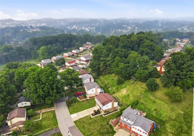 48th image of 1260 Delfield Dr, Bethel Park, PA 15102 | MLS# 1765363