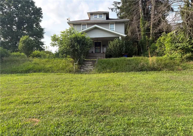 1st image of 108 W Lincoln Ave, New Castle, PA 16101 | MLS# 1765374