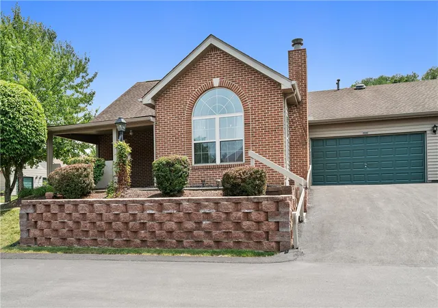 2nd image of 1429 Greenbriar Court, South Park, PA 15129 | MLS# 1765244