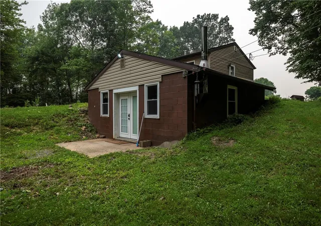 Photo 3 of Single family home for sale at 905 Branchton Rd, Cherry Twp, PA 16020 | MLS# 1765300 | Listing updated on 2026-09-17