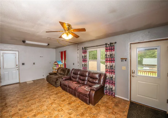 Photo 3 of Single family home for sale at 905 Branchton Rd, Cherry Twp, PA 16020 | MLS# 1765300 | Listing updated on 2026-09-17