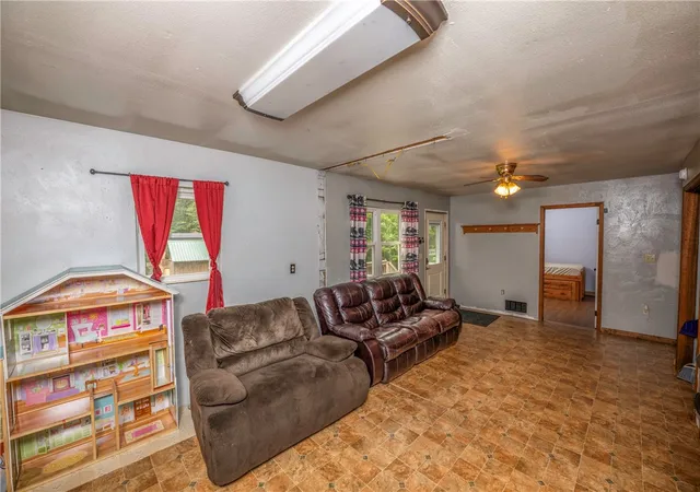 Photo 4 of Single family home for sale at 905 Branchton Rd, Cherry Twp, PA 16020 | MLS# 1765300 | Listing updated on 2026-09-17