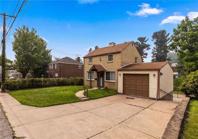 2nd image of 124 Macfarlane Dr, Penn Hills, PA 15235 | MLS# 1765175