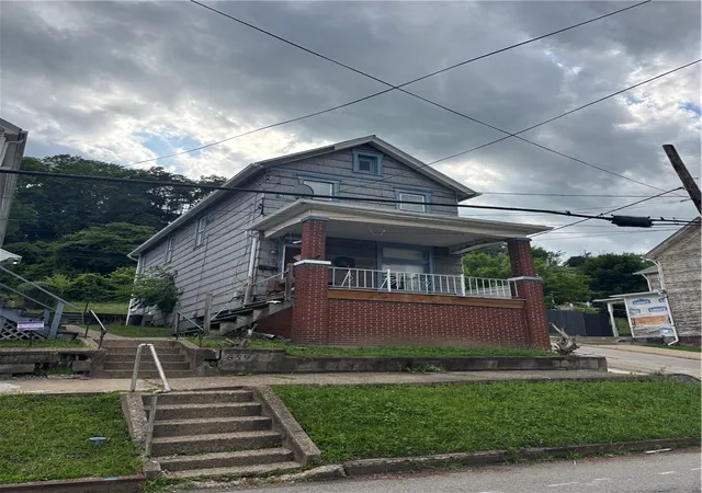2nd image of 859 Lincoln Ave, Charleroi Boro, PA 15022 | MLS# 1765123
