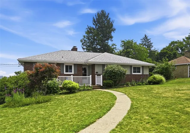 3rd image of 514 Fort Couch Rd, Upper St Clair, PA 15241 | MLS# 1765350