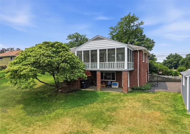 4th image of 514 Fort Couch Rd, Upper St Clair, PA 15241 | MLS# 1765350