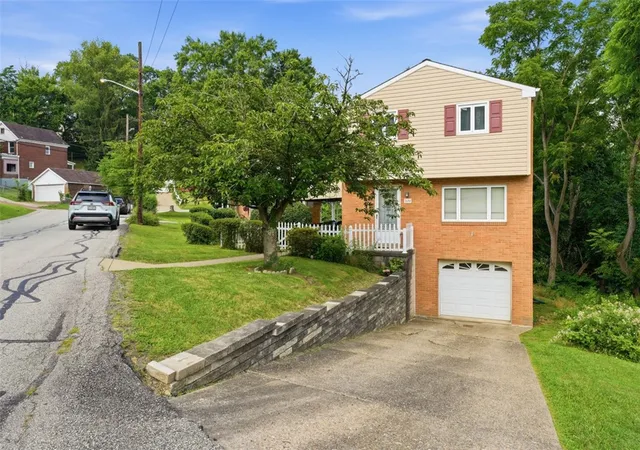 Homes for sale in Carrick, PA | 2600 Bethesda St, Carrick, PA 15227 | MLS# 1765351