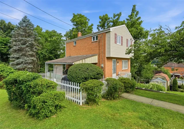 Photo 3 of Sale Pending at 2600 Bethesda St, Carrick, PA 15227 | MLS# 1765351 | Listing updated on 2026-07-28