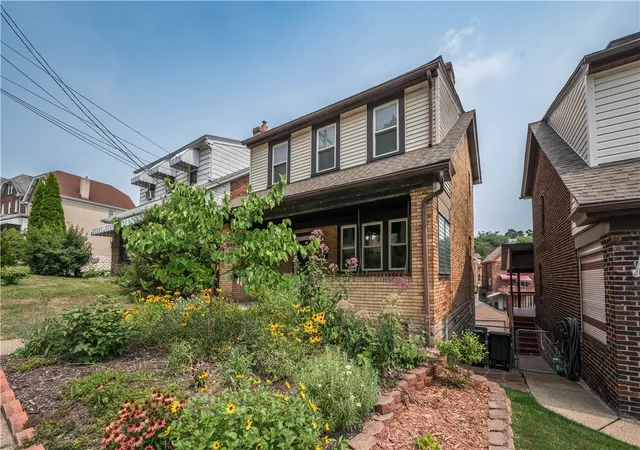 Homes for sale in Brentwood, PA | 105 E Garden Rd, Brentwood, PA 15227 | MLS# 1765490