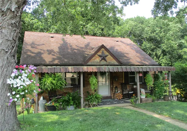 2nd image of 180 Forest Dr, North Huntingdon, PA 15642 | MLS# 1765408