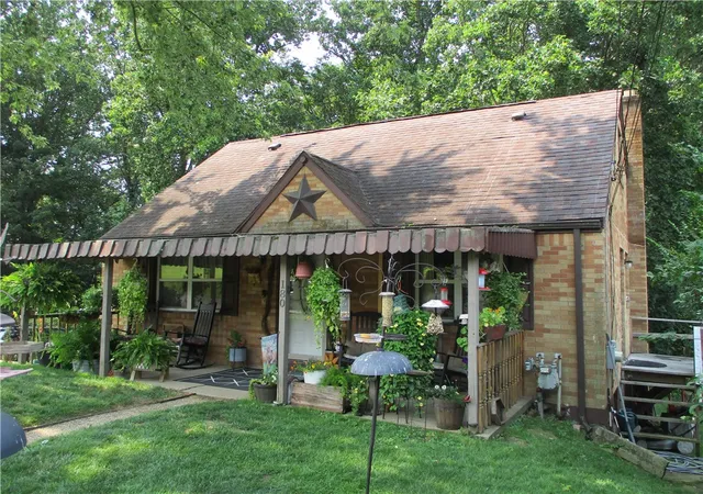 3rd image of 180 Forest Dr, North Huntingdon, PA 15642 | MLS# 1765408