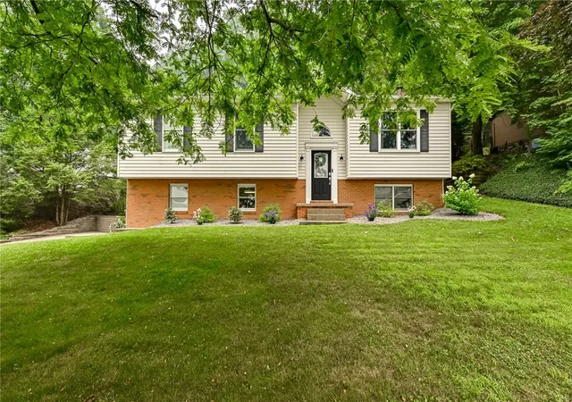 2nd image of 158 Dwellington Dr, Middlesex Twp, PA 16059 | MLS# 1765525