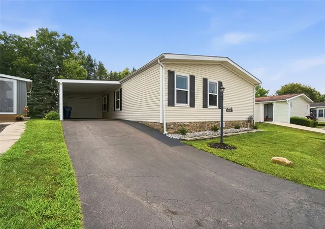 Homes for sale in Carnegie, PA | 464 Canterbury Cir, Carnegie, PA 15106 | MLS# 1765507