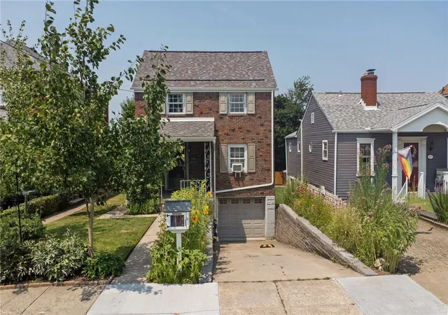 Homes for sale in Greenfield, PA | 515 Bigelow St, Greenfield, PA 15207 | MLS# 1765546