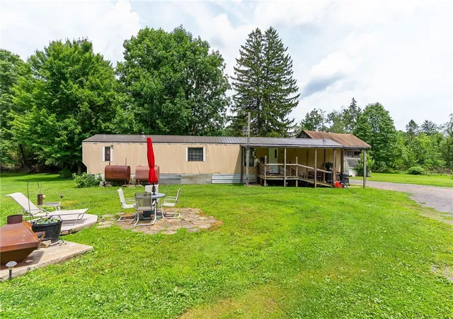 3rd image of 4263 Evergreen Rd, West Middlesex, PA 16159 | MLS# 1765601