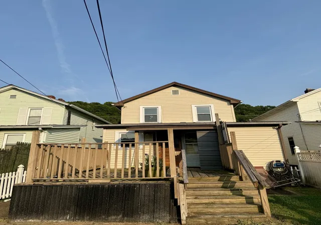 Photo 3 of Sale Pending at 1315 6th Avenue, Ford City, PA 16226 | MLS# 1765635 | Listing updated on 2026-07-23