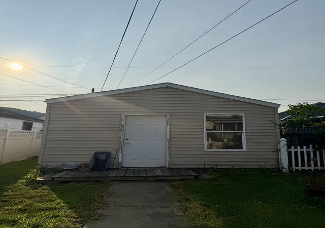 Photo 3 of Sale Pending at 1315 6th Avenue, Ford City, PA 16226 | MLS# 1765635 | Listing updated on 2026-07-23