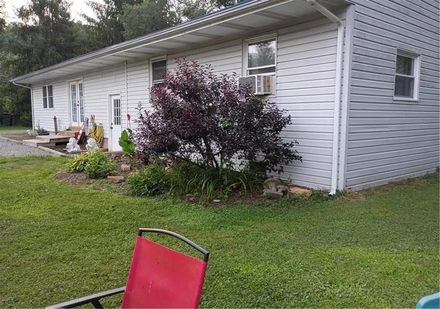 2nd image of 415 Browns Hill Rd, Middlesex Twp, PA 16059 | MLS# 1765511