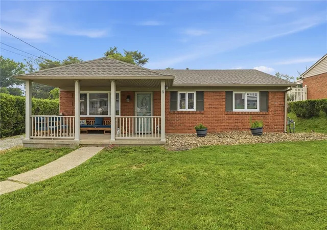 Homes for sale in Elizabeth Twp/boro, PA | 1009 Deerfield Dr, Elizabeth Twp/boro, PA 15037 | MLS# 1765646
