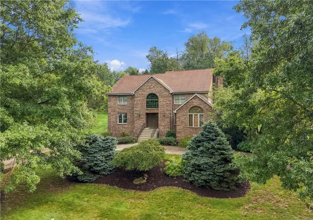 Photo 2 of Single family home for sale at 118 Wedgewood Dr, Richland, PA 15044 | MLS# 1765180 | Listing updated on 2026-10-06