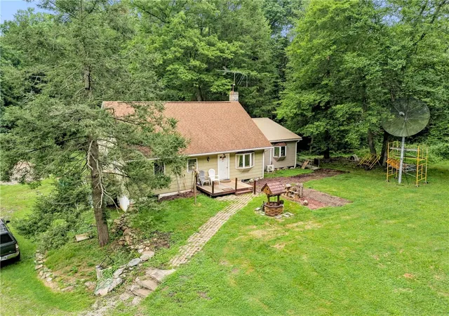 Homes for sale in St Clair Twp, PA | 519 Sugar Run Road, St Clair Twp, PA 15944 | MLS# 1764891