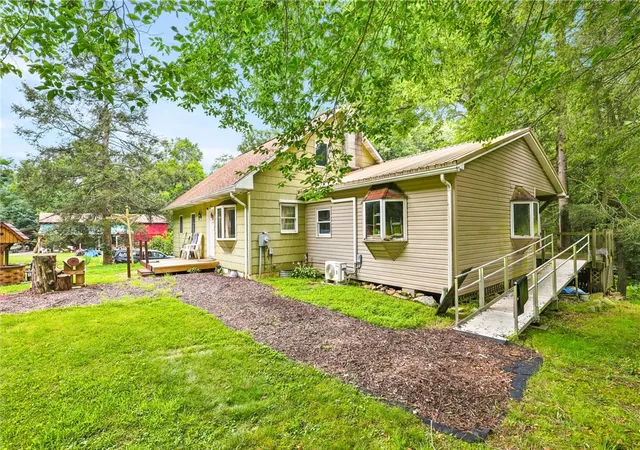 Homes for sale in St Clair Twp, PA | 519 Sugar Run Road, St Clair Twp, PA 15944 | MLS# 1764891