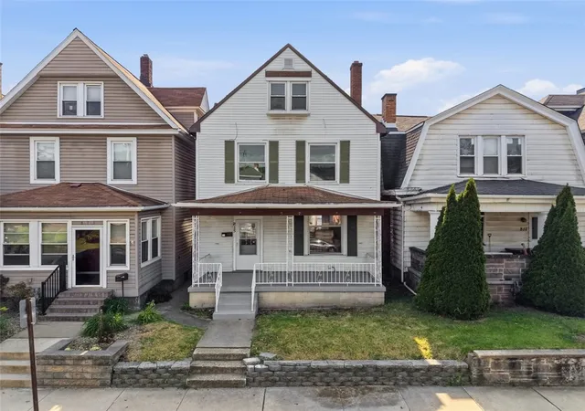 1st image of 815 Maplewood Ave, Ambridge, PA 15003 | MLS# 1765109