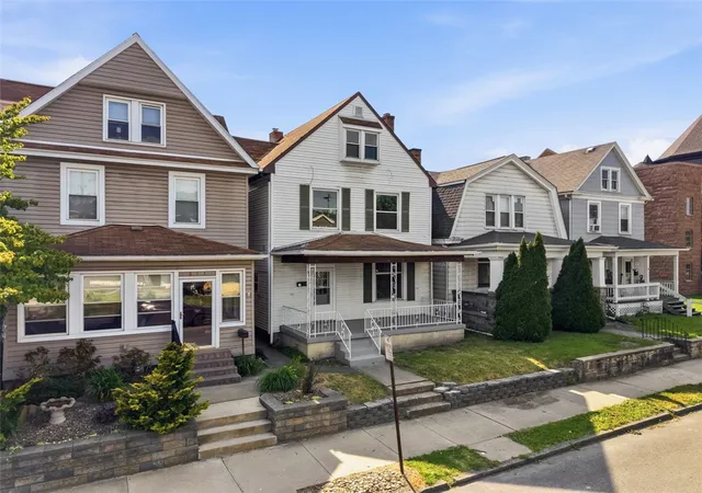 3rd image of 815 Maplewood Ave, Ambridge, PA 15003 | MLS# 1765109