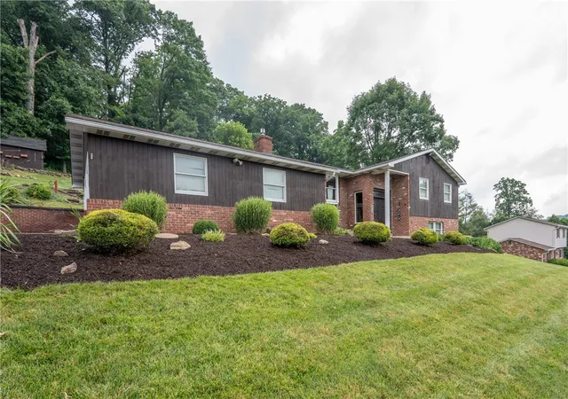 2nd image of 153 Skyview Dr, Greensburg, PA 15601 | MLS# 1765703
