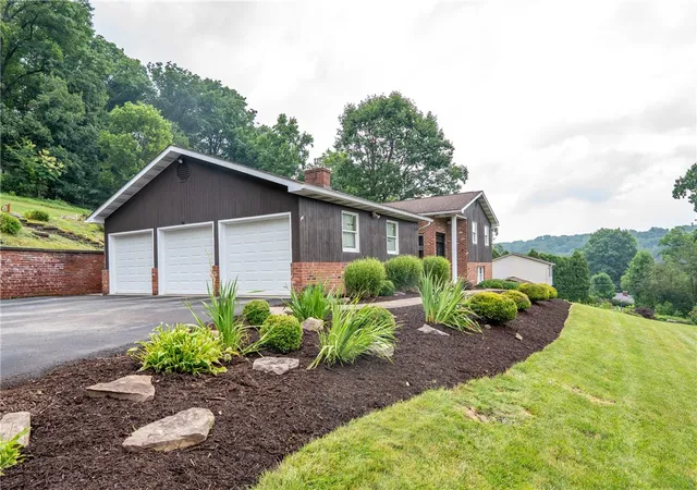 Homes for sale in Unity Twp, PA | 153 Skyview Dr, Unity Twp, PA 15601 | MLS# 1765703