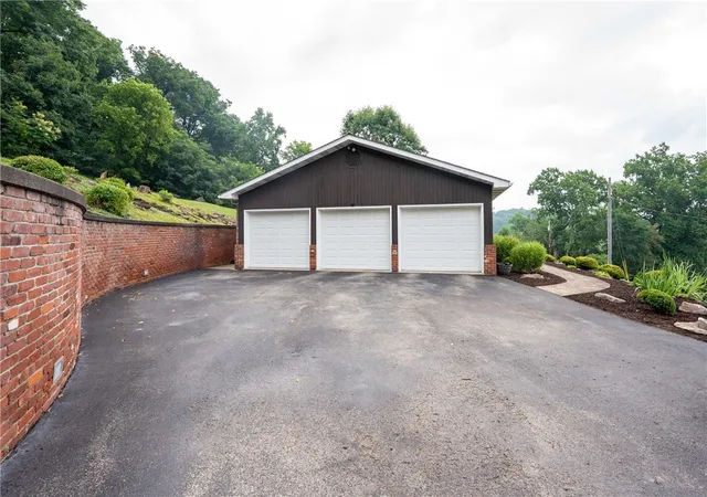 Homes for sale in Unity Twp, PA | 153 Skyview Dr, Unity Twp, PA 15601 | MLS# 1765703