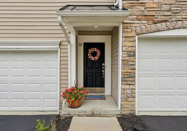 Photo 2 of Townhouse for sale at 15 Truman Cir, Kennedy Twp, PA 15136 | MLS# 1765827 | Listing updated on 2026-07-31