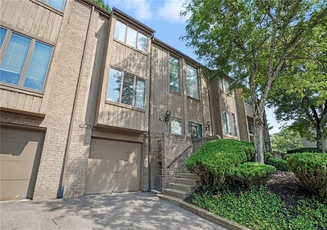 3rd image of 162 Linden Ct, Ross Twp, PA 15237 | MLS# 1765506
